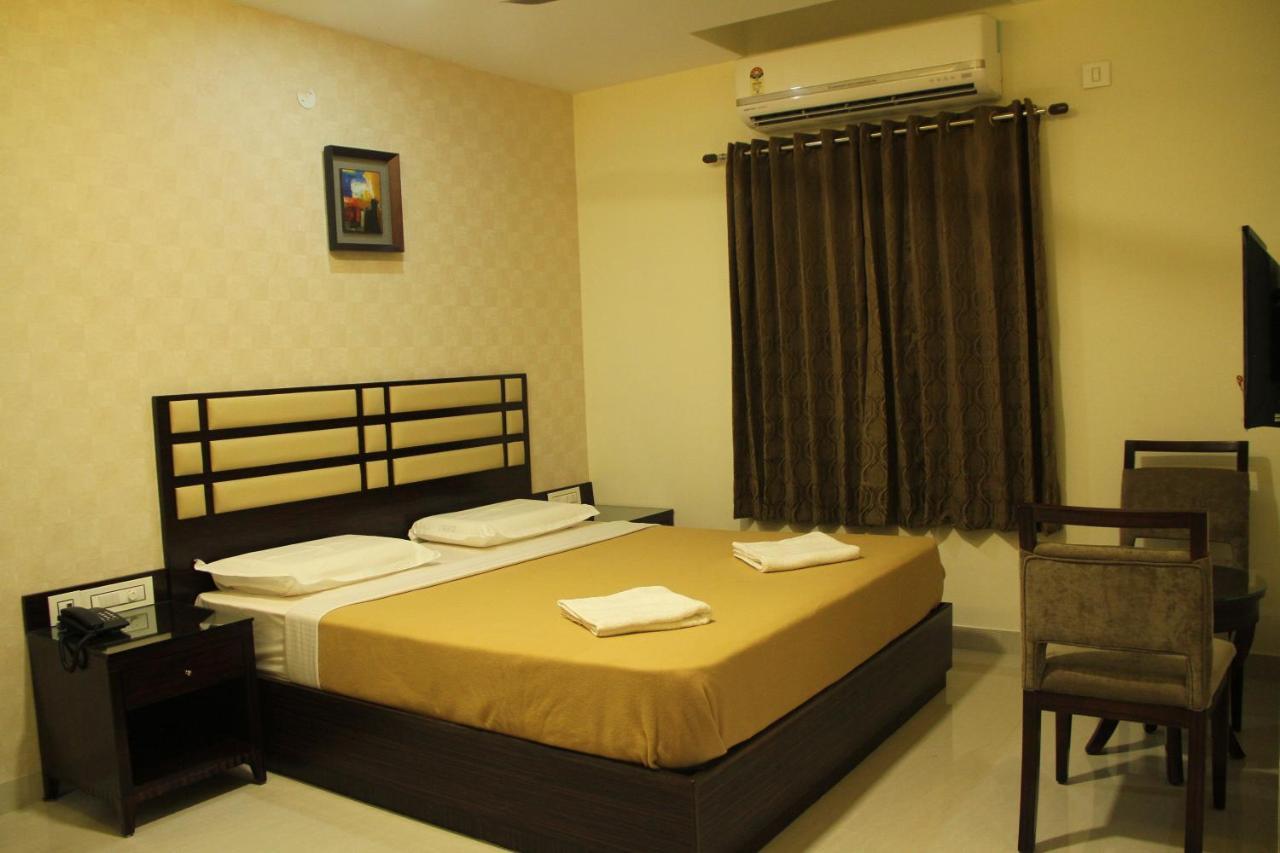 Hotel M.P Temples Inn Kumbakonam Bagian luar foto